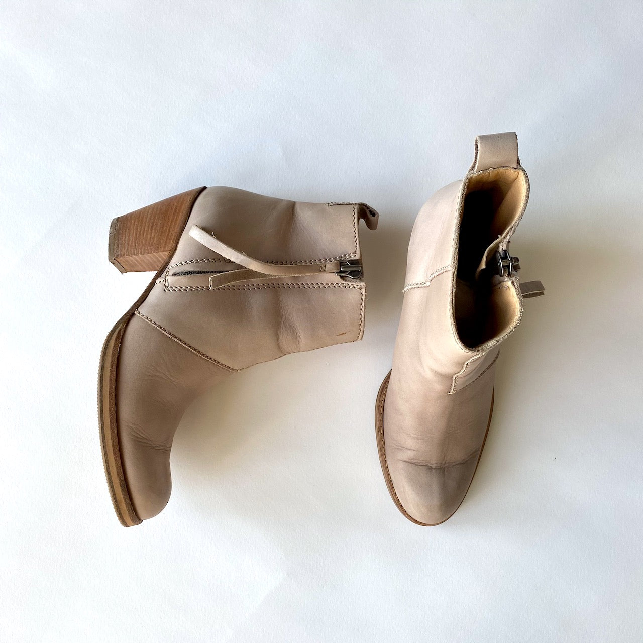 Manifesto Woman Acne Pistol taupe leather ankle boots