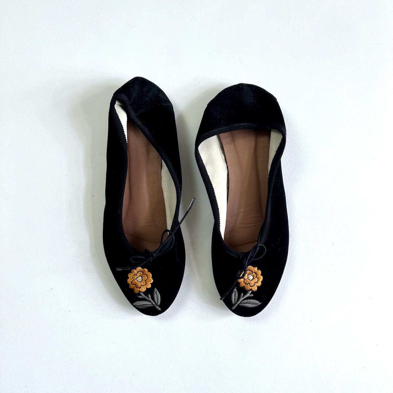 Alexachung embroidered black velvet flats – Manifesto Woman