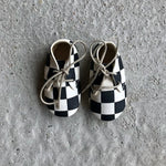 Amy & Ivor black & white leather baby pram shoes at Manifesto Woman